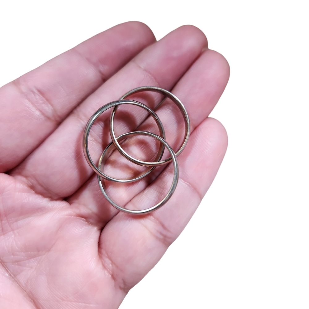 Size 9 Silver Toned Interlocking Rings - image 2